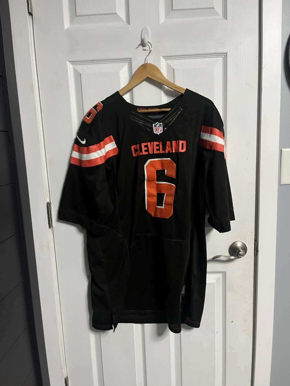 Stitched baker mayfield Cleveland jersey on field size 52 xxl